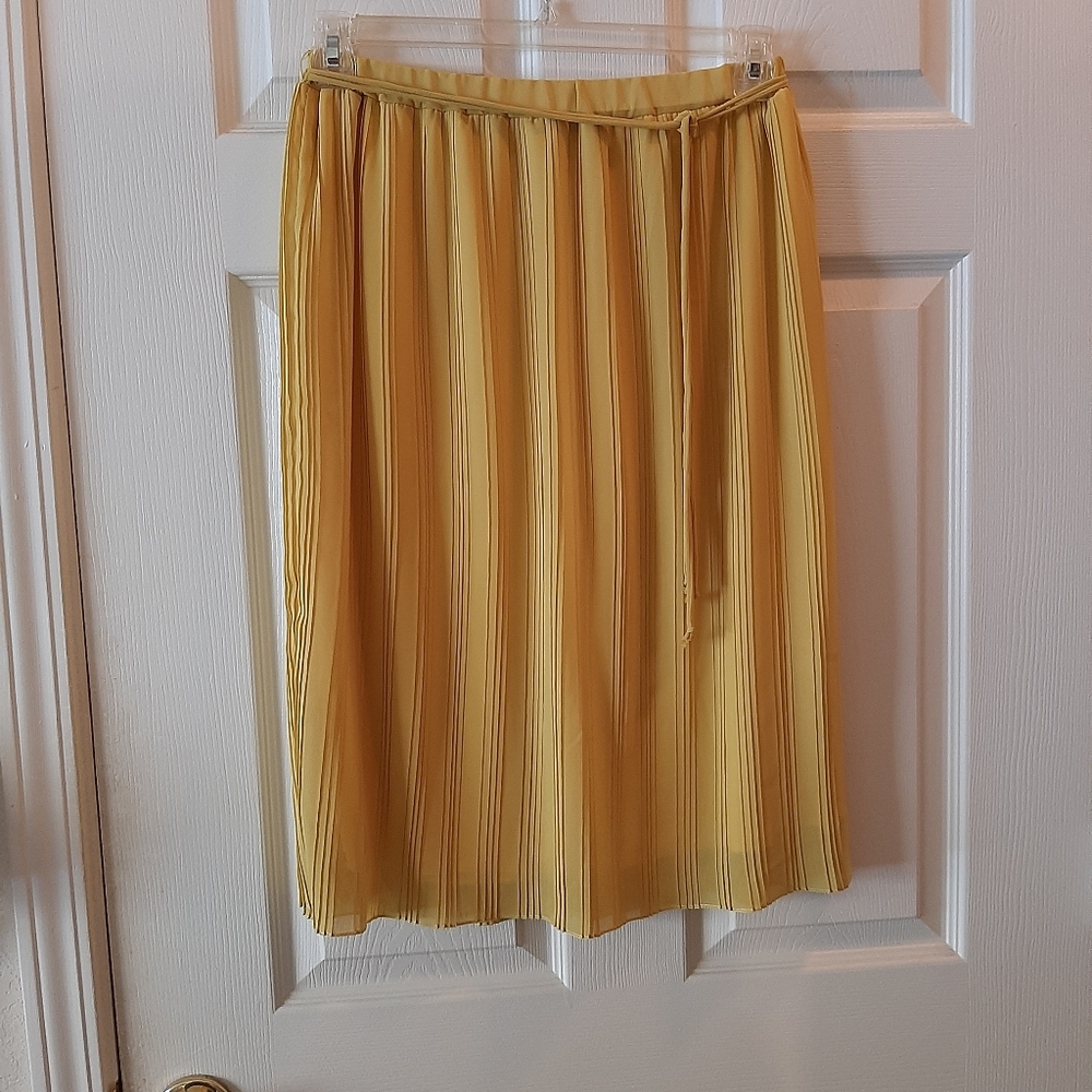 Lapis Yellow Pleated Skirt
